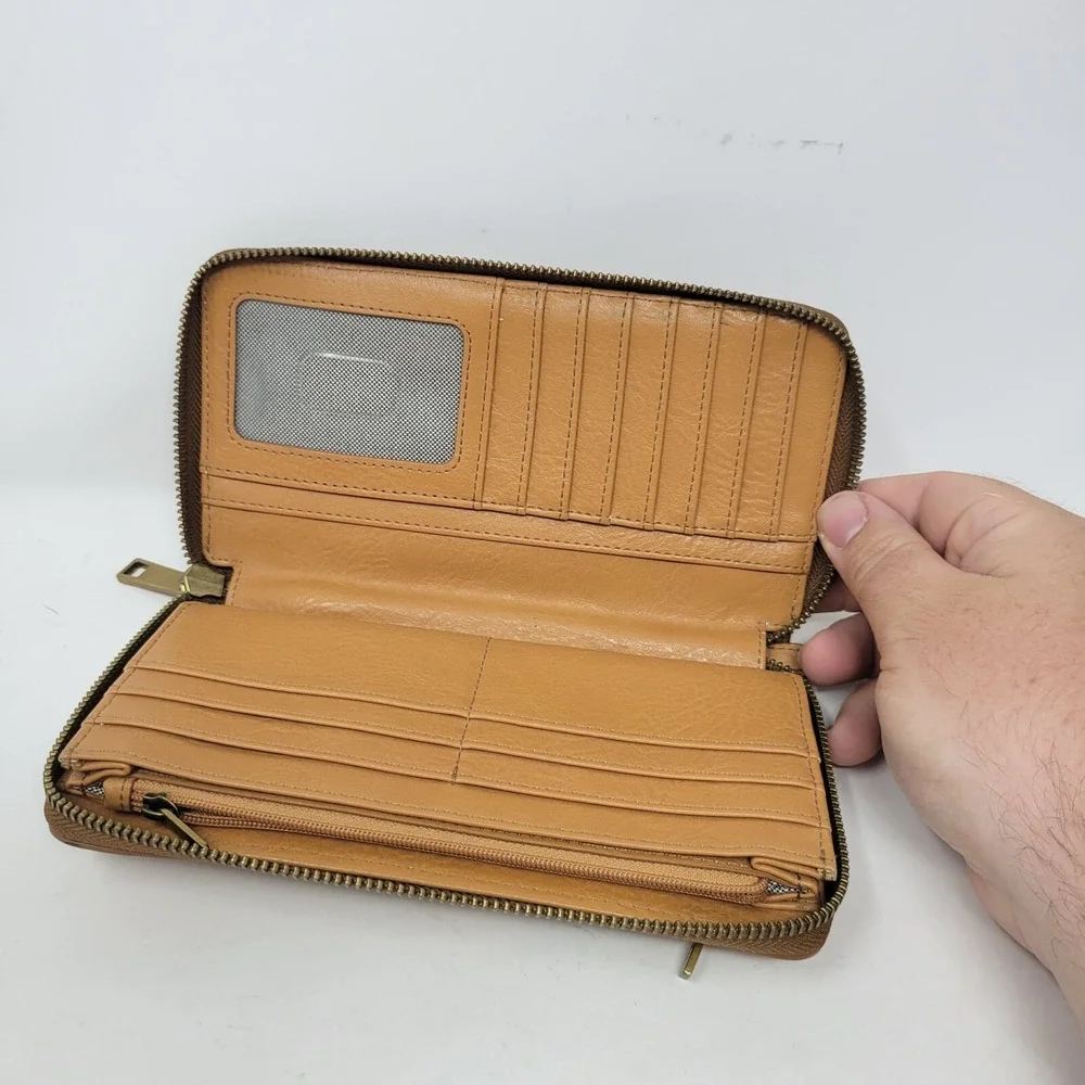 Fossil Wallet Tan‎ Leather Zip-Around Logo Wristlet Woven Look Design